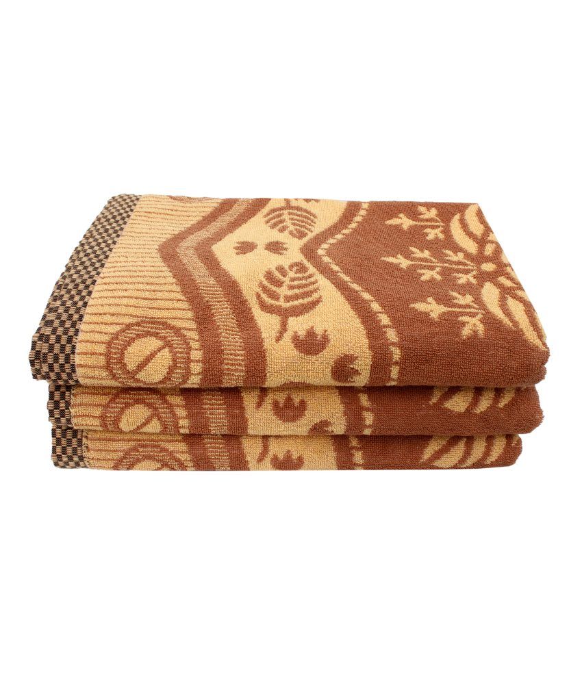 brown patterned bath towels