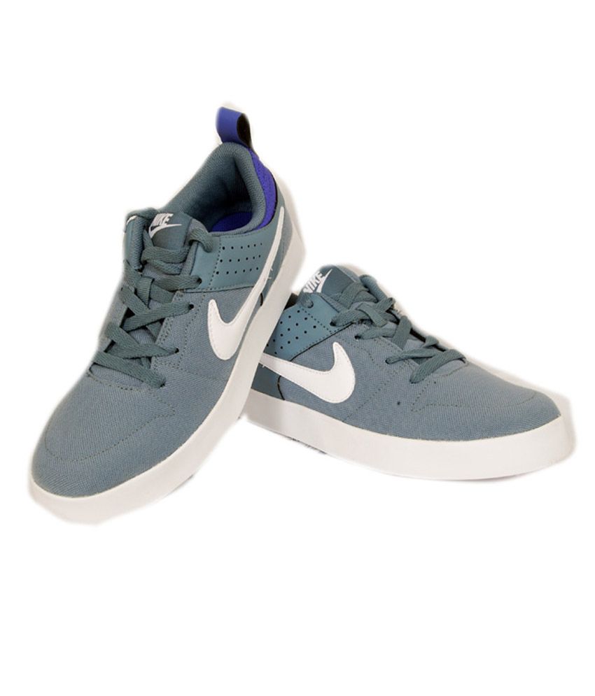 light grey nike shoes