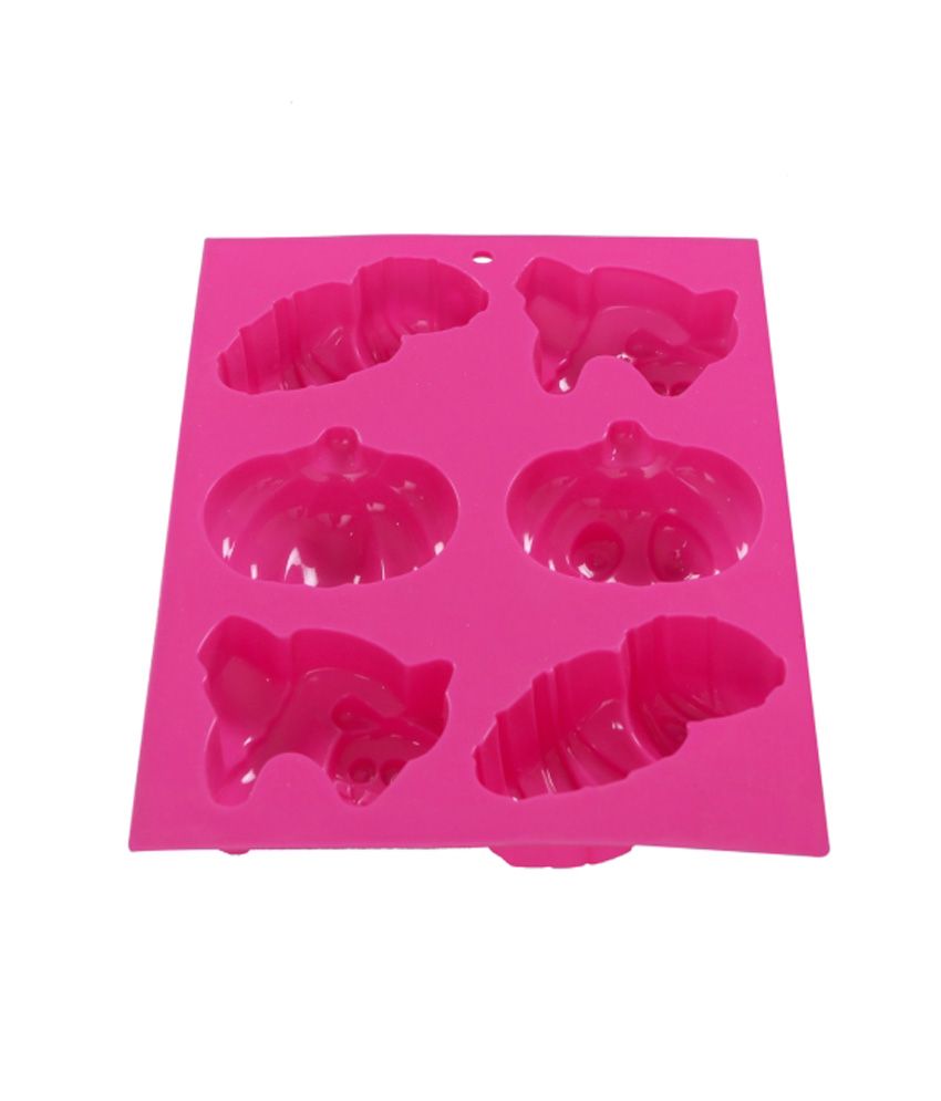 Using Silicone Cake Moulds Using Silicone Cake Moulds