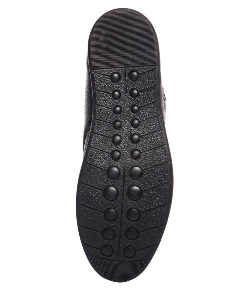 black ankle length sneakers