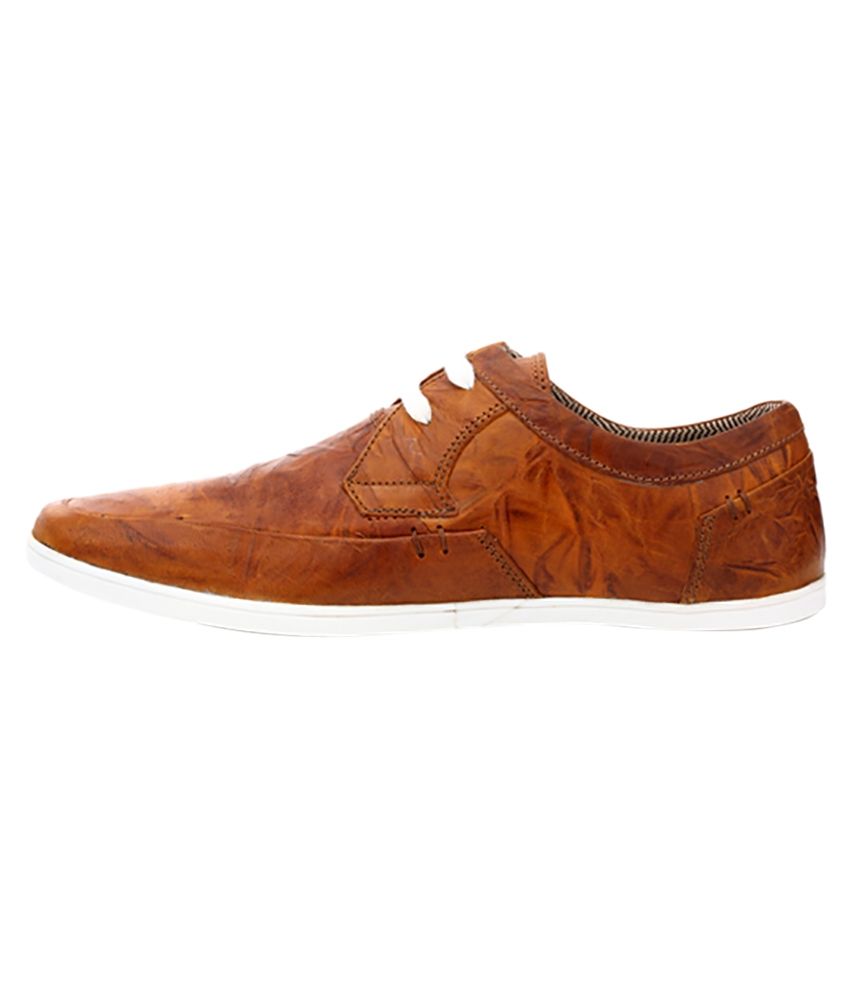 red tape tan shoes