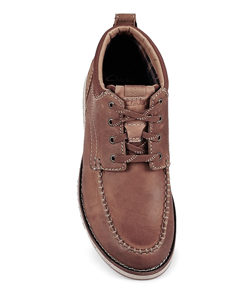 clarks tan shoes
