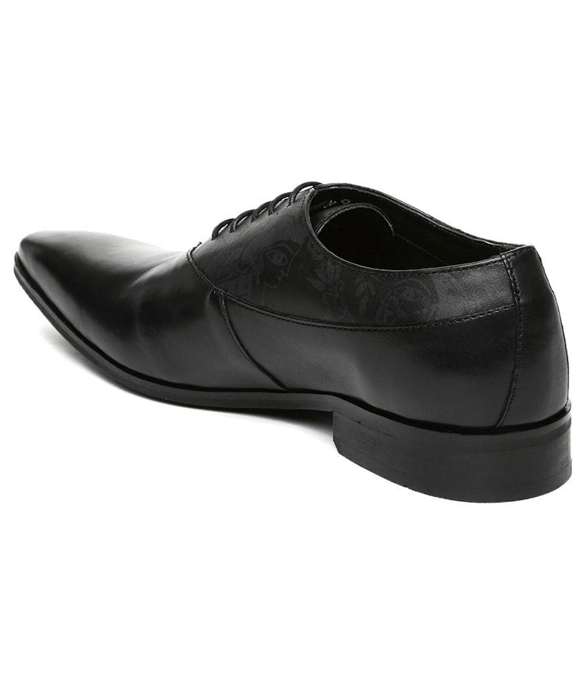 formal shoes in black colour