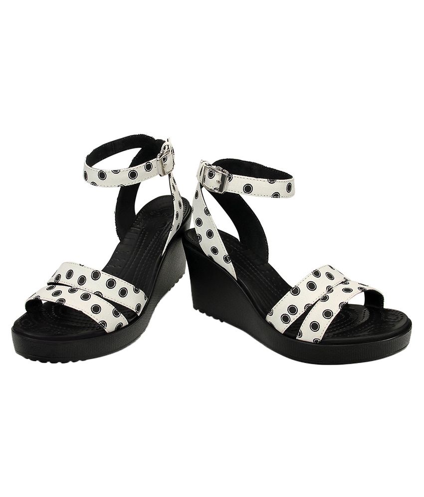 crocs leigh graphic wedge