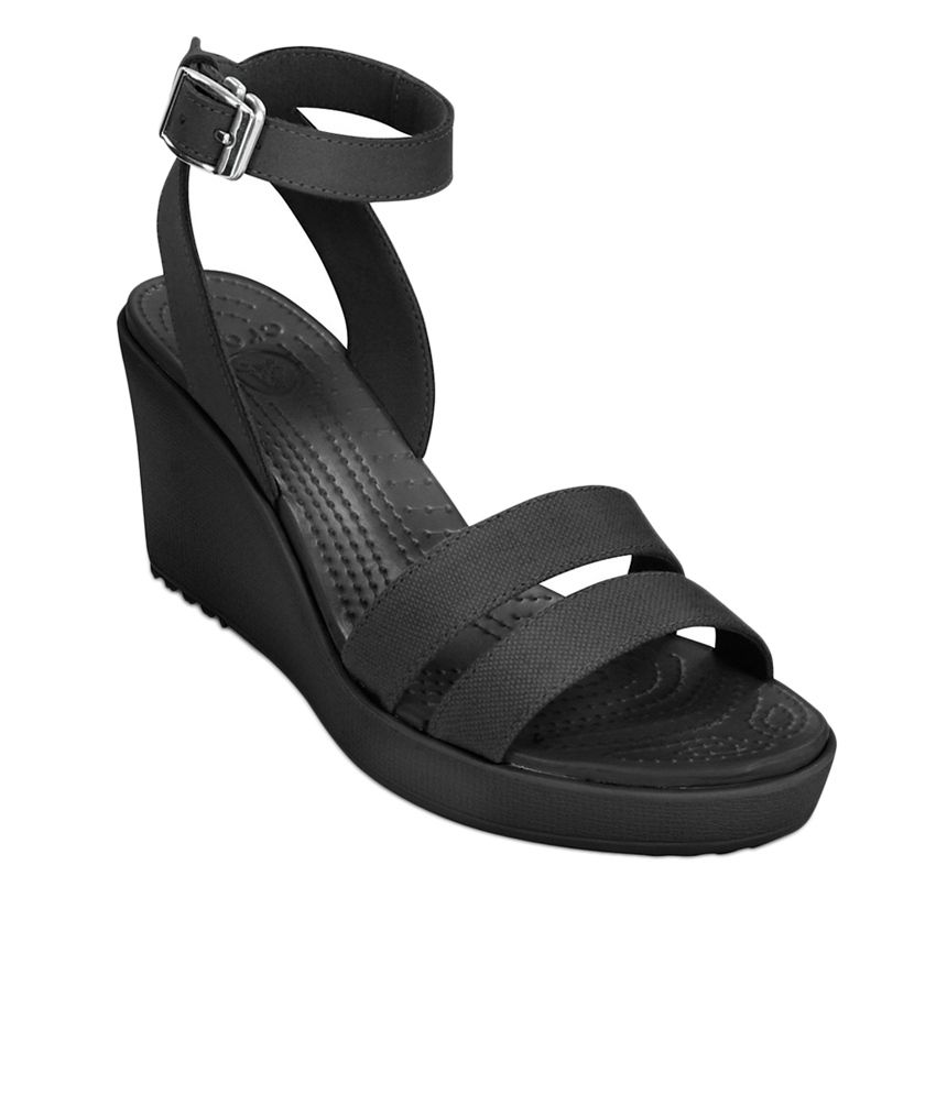 crocs pump shoes
