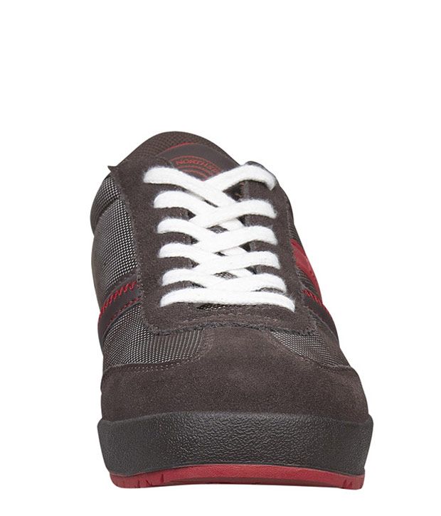 north star black sneakers
