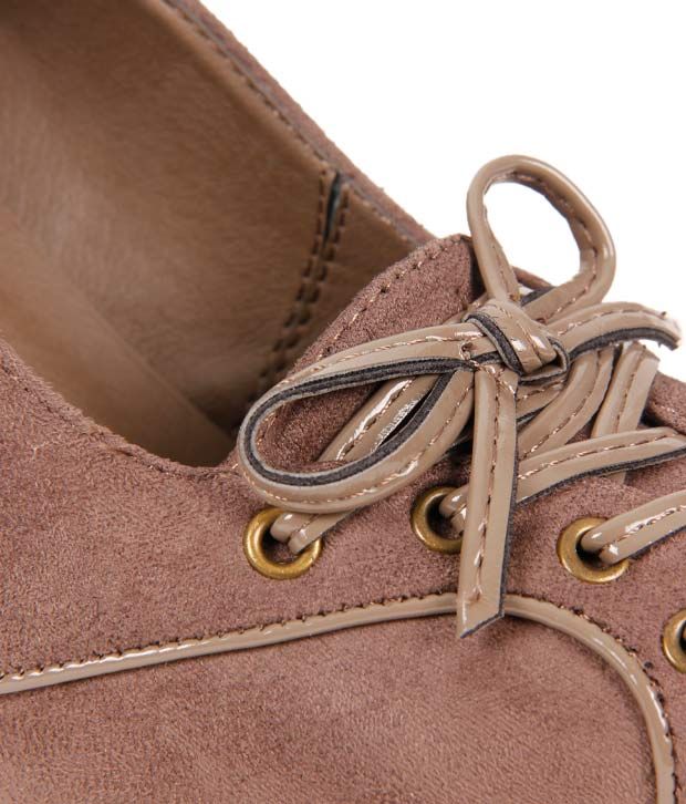 khaki canvas pumps