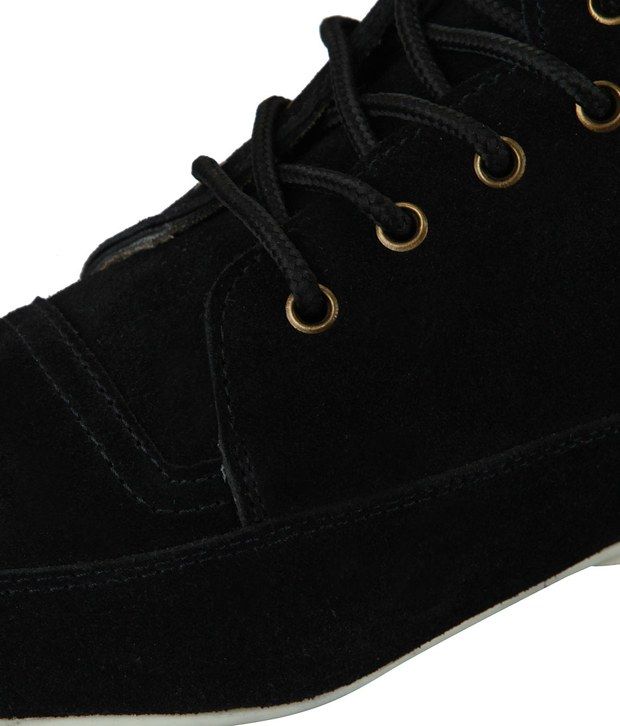 black ankle length shoes