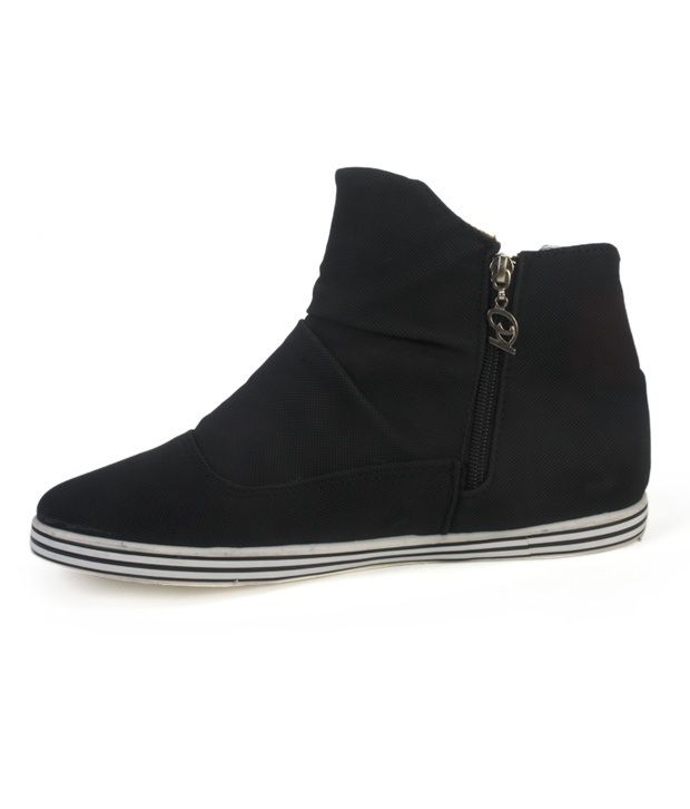 black ankle length shoes