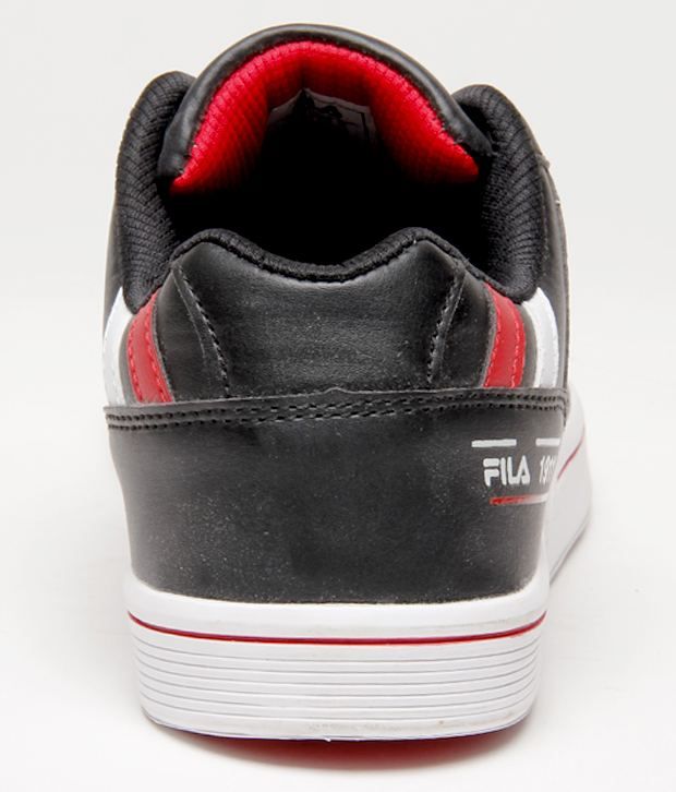 black trainers fila