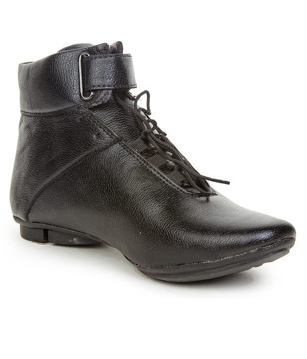 black ankle boots size 2.5