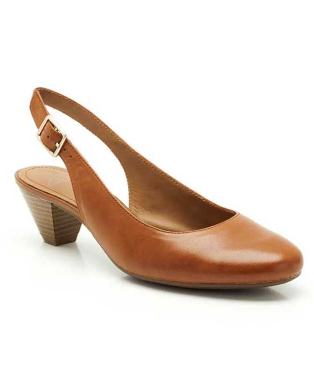 clarks tan heels