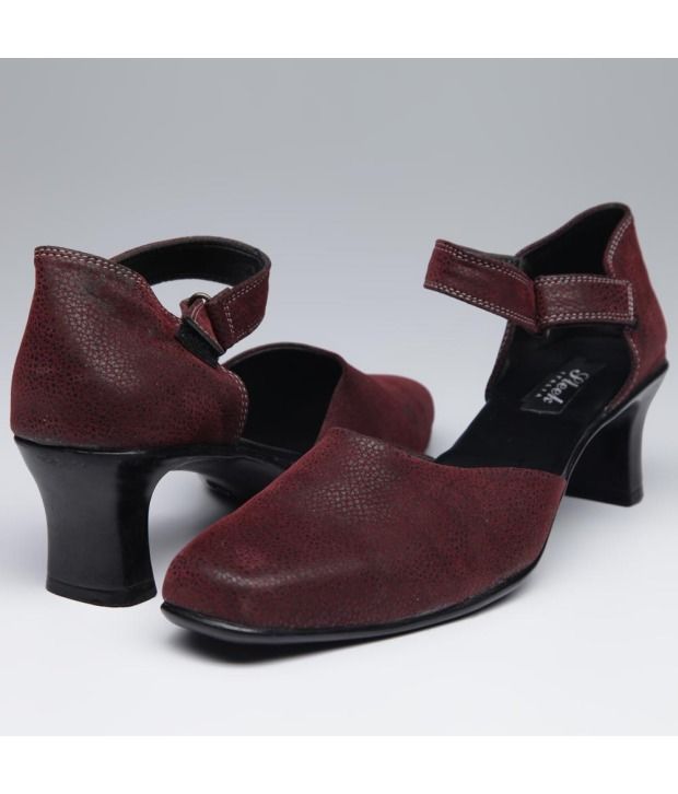 sleek sandals online