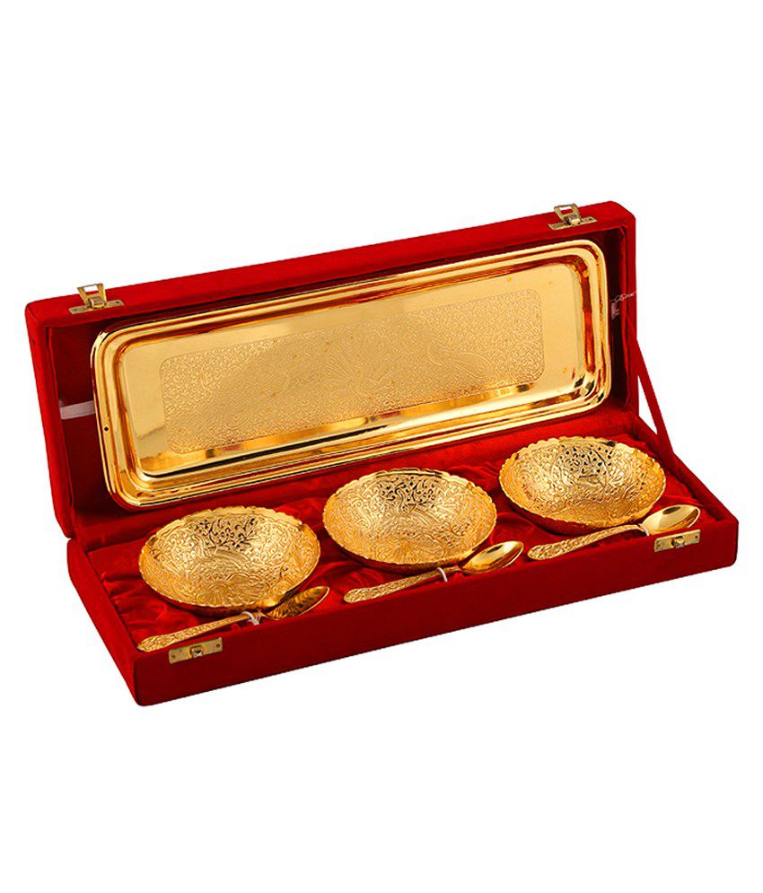 Rangsthali Alluring Gold Plated Brass Tray And Bowl Set (7 Pcs)