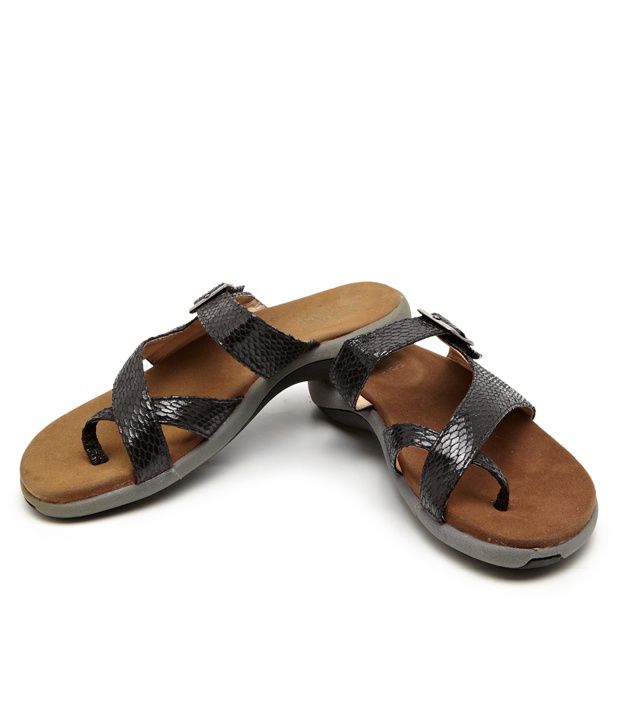 pavers flat sandals