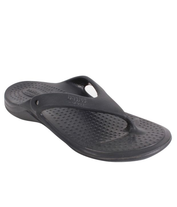 Crocs Basic Black Flip Flops Price in India- Buy Crocs Basic Black Flip ...