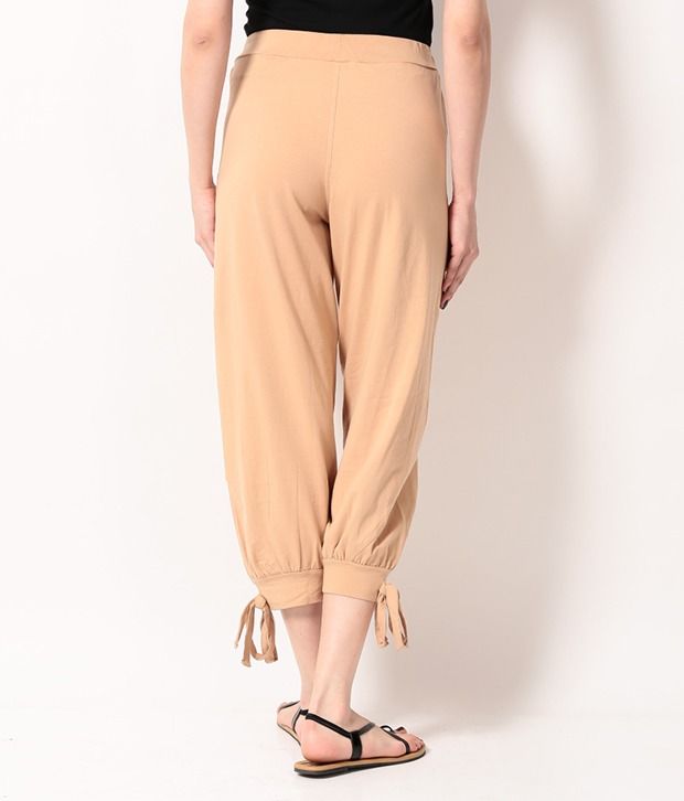 womens beige capris