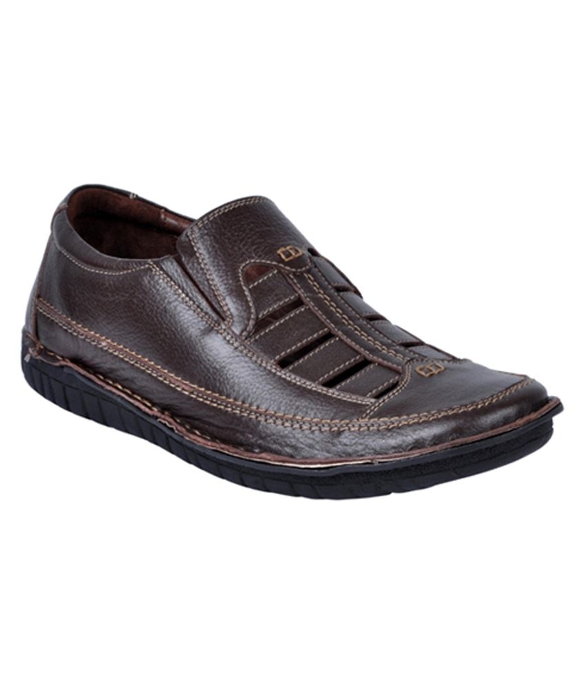 hitz leather chappals