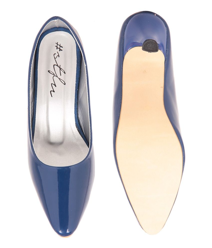 shiny blue pumps