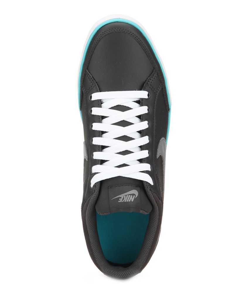 nike low top canvas