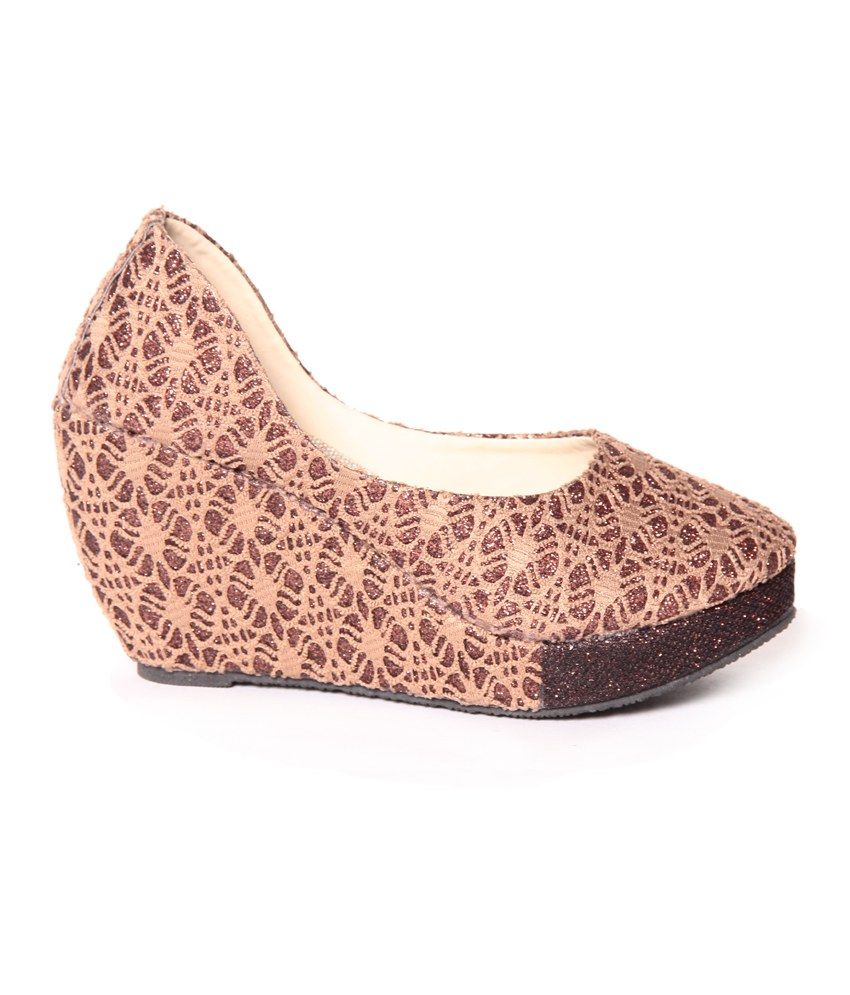 wedge pumps brown