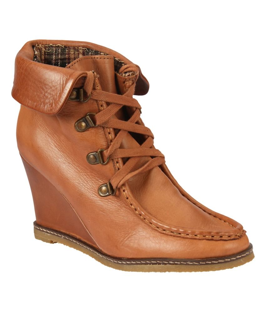 short brown flat boots