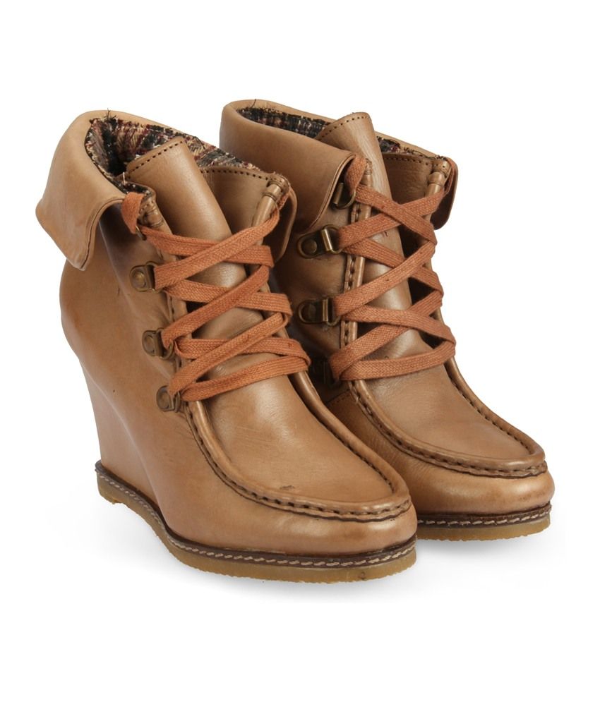 short brown flat boots