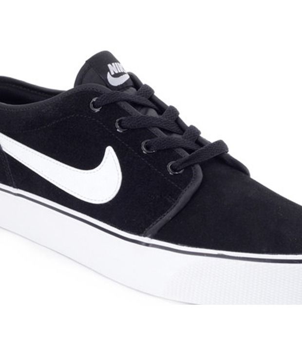 best black nike shoes