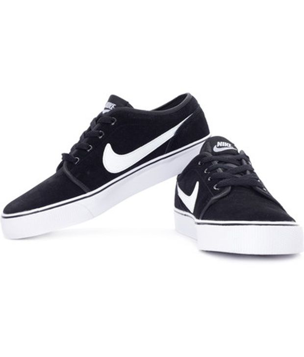 best black nike shoes