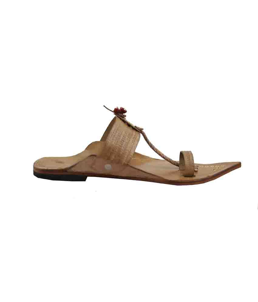 gold kolhapuri chappal