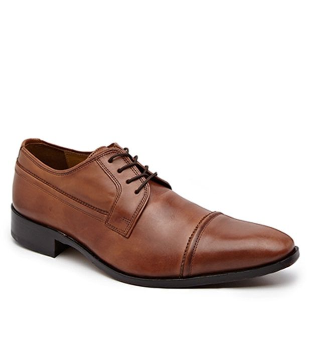 Florsheim shoes online india Buy Florsheim shoes online to choose from their huge list of collections and have them delivered to your doorstep. Let’s have a look at a few types of shoes available online: Lace-up Shoes. Mostly made of leather, these shoes typically have strong soles and laces to offer a comfortable grip.