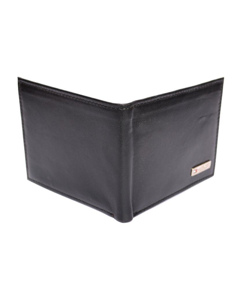 Tommy Hilfiger Black Leather Casual Men Wallet: Buy Online at Low Price in India - Snapdeal