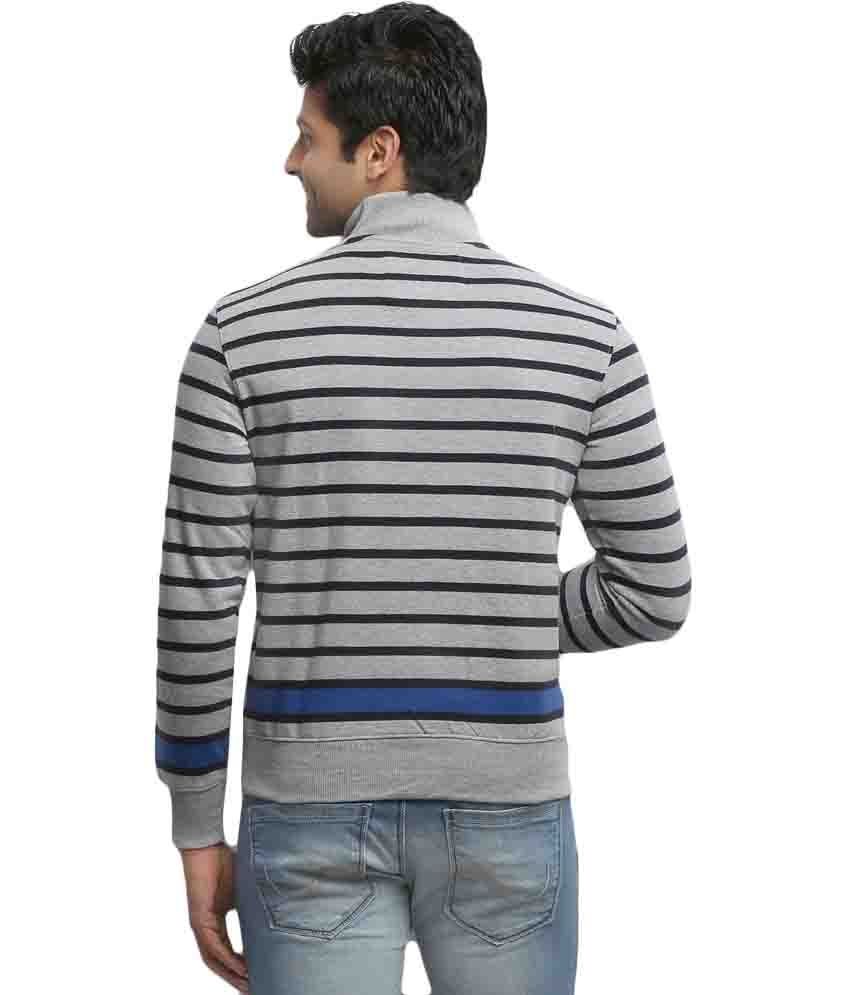 grey striped tshirt