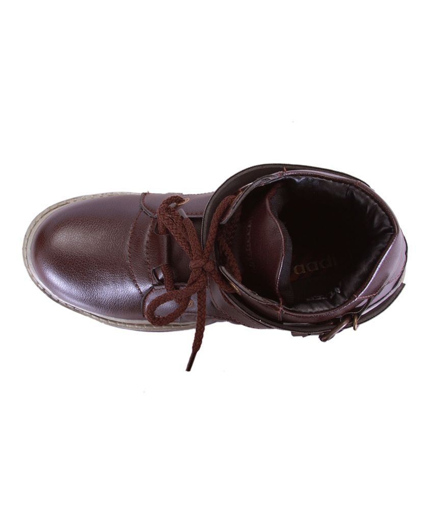 are leather boots better than synthetic
