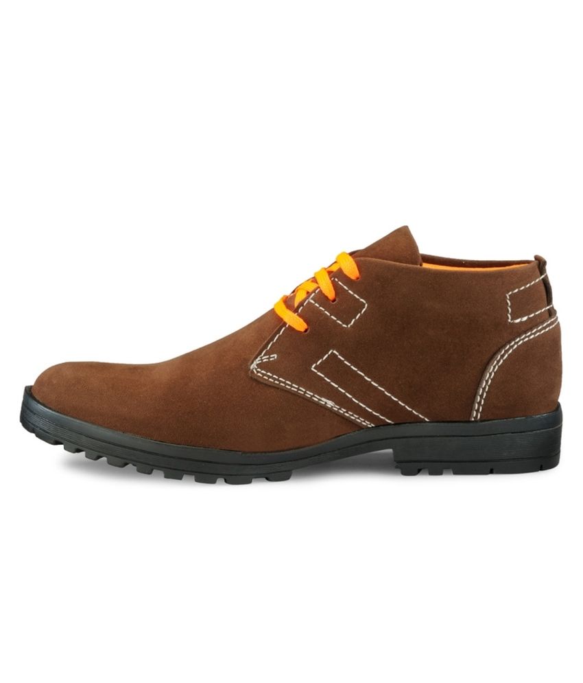 brown trending shoes
