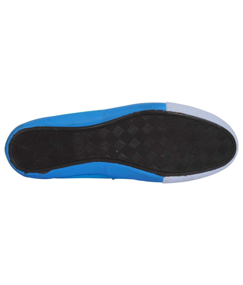 max canvas shoes