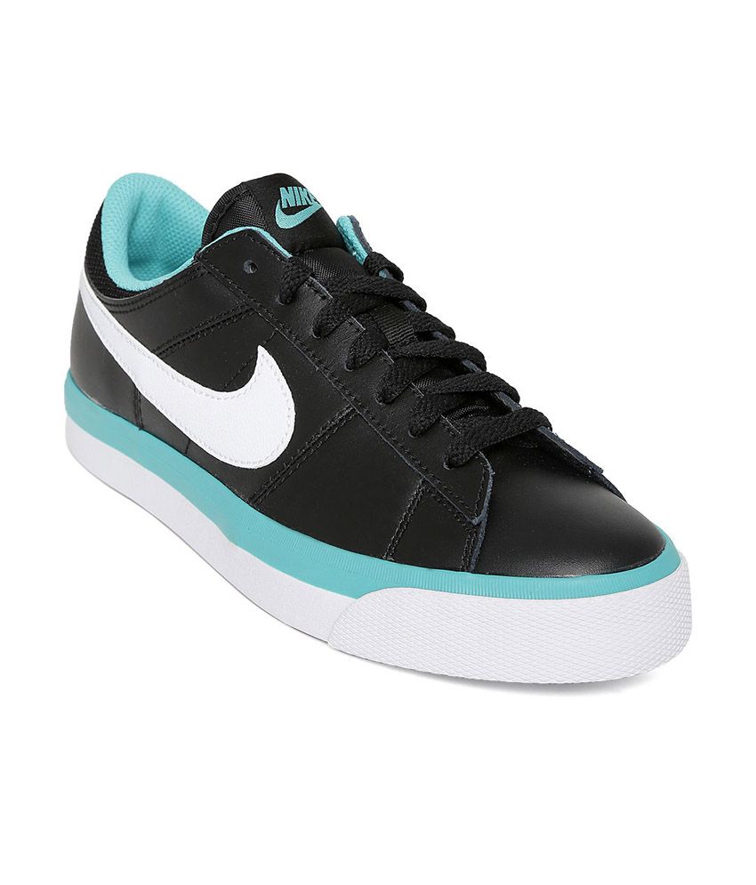 nike black knit sneakers