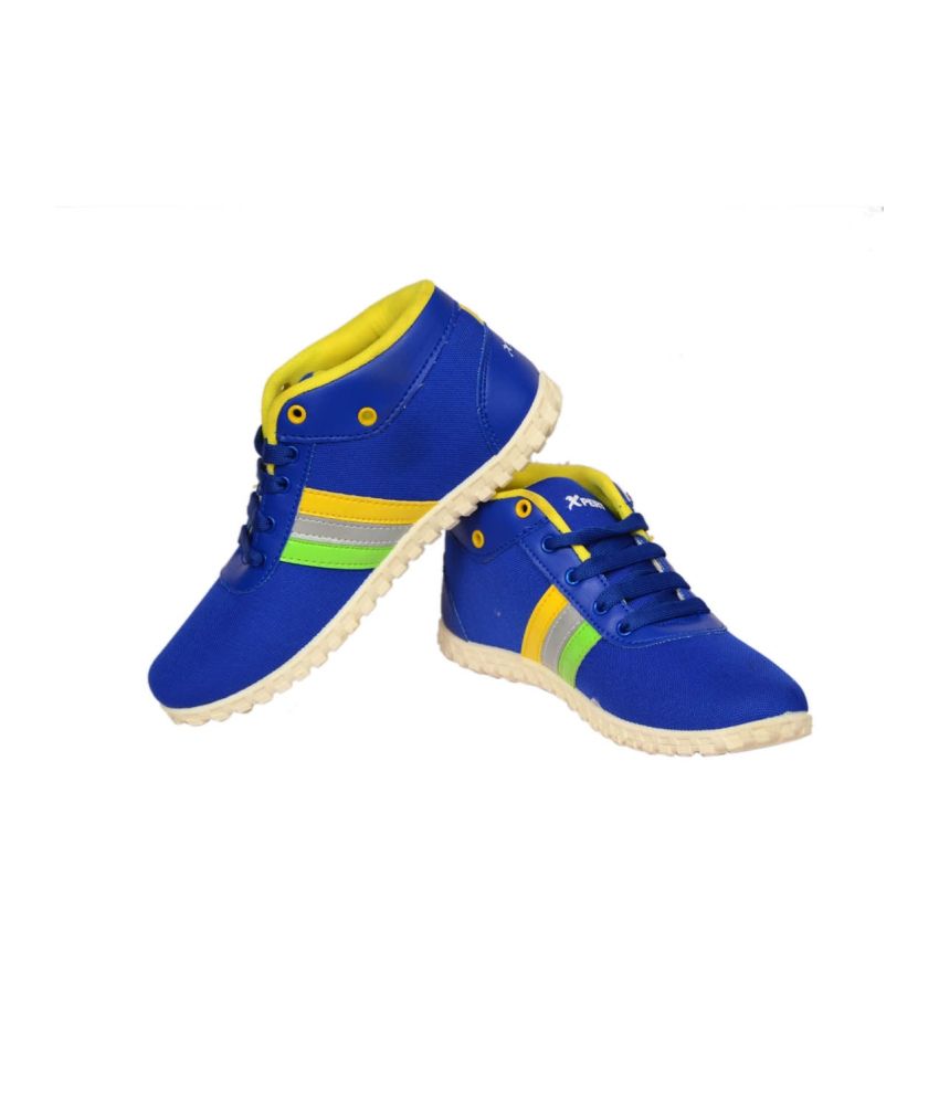 boys white sports shoes