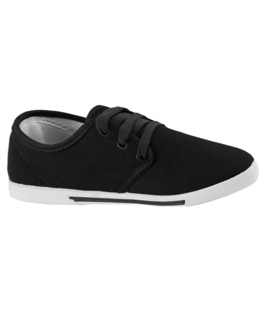 black canvas skate shoes