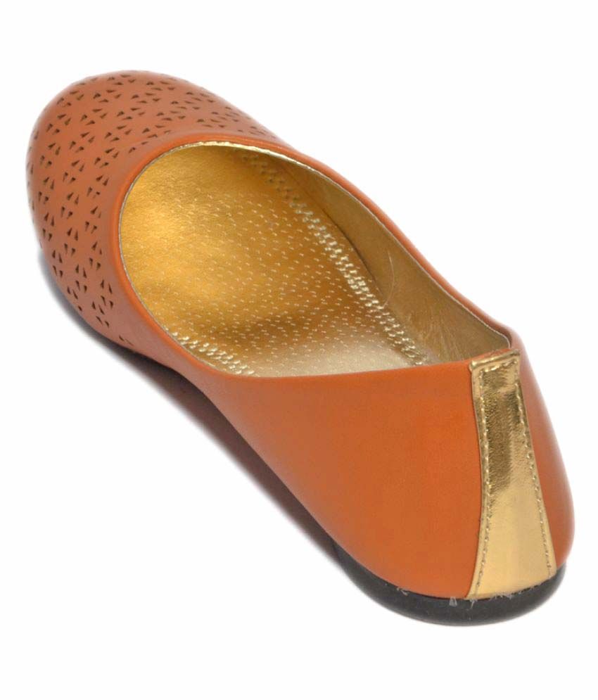tan ballerinas
