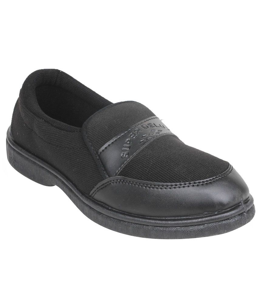 black tennis shoes that look like dress shoes