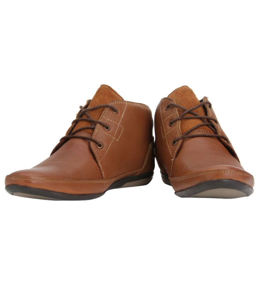 mens tan chukka