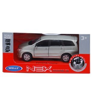 diecast innova crysta