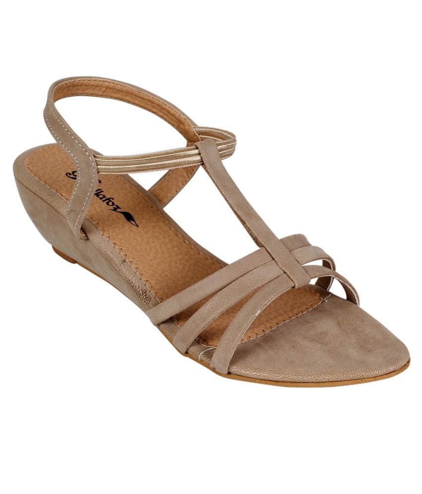 womens beige wedge heels