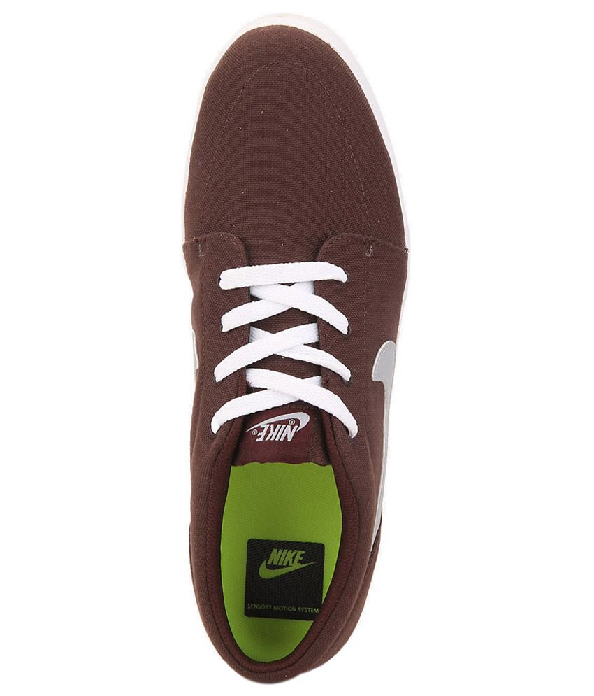 nike maroon shoes