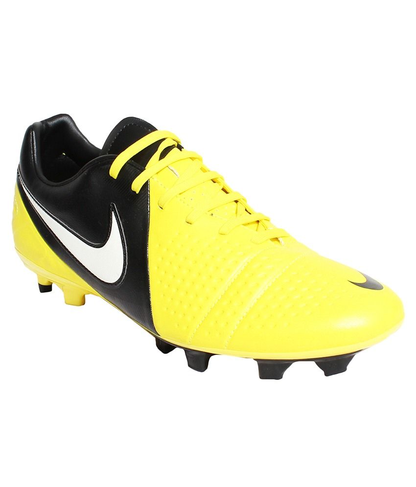 lowest price football shoes