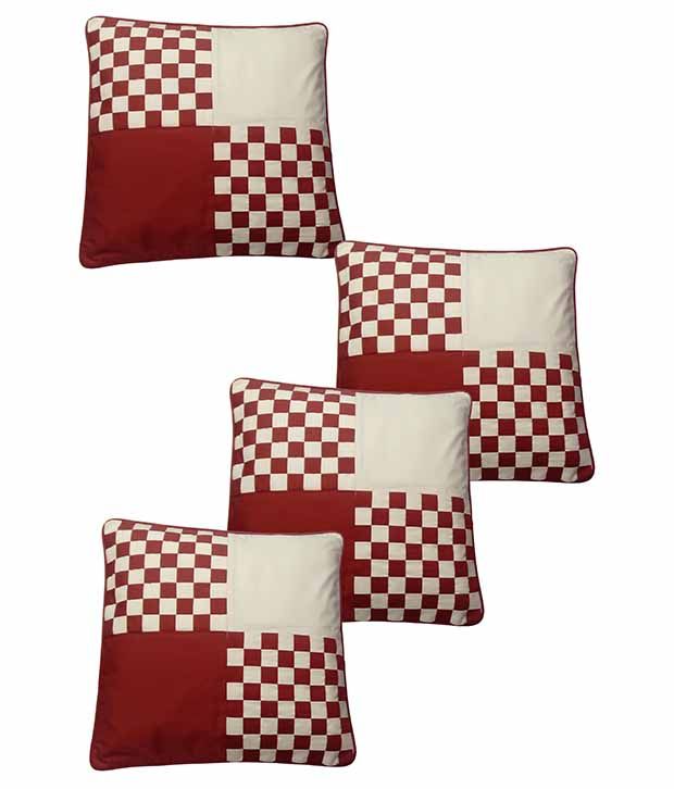     			Hugs'n'Rugs Red Cotton Cushion Covers - Set Of 4