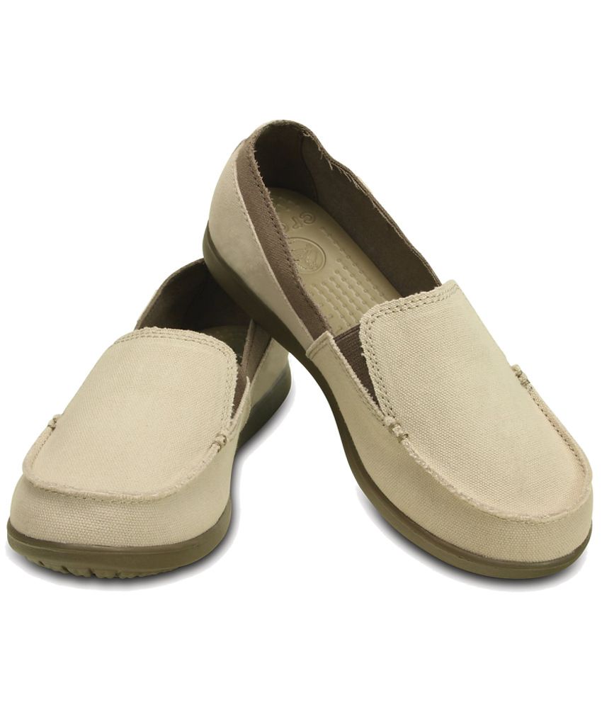 Crocs Beige Casual Shoes Standard Fit Price in India- Buy Crocs Beige ...