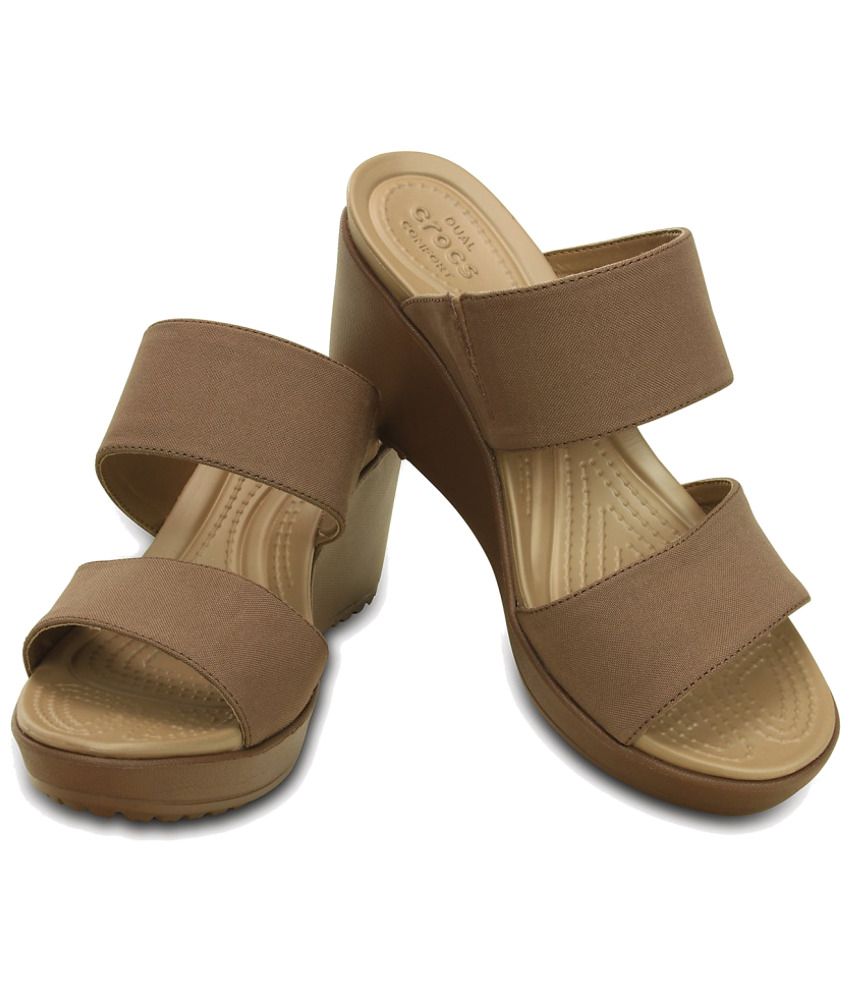 crocs pump shoes