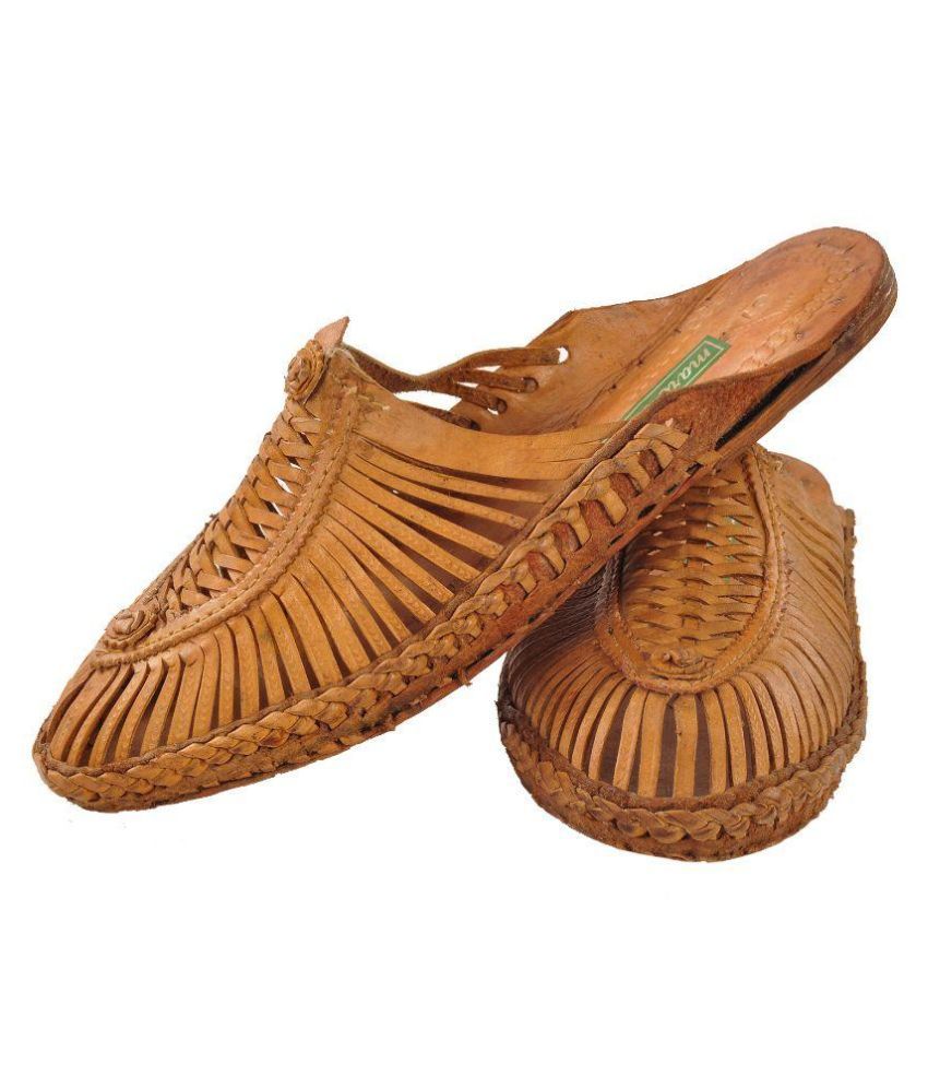 tan chappals